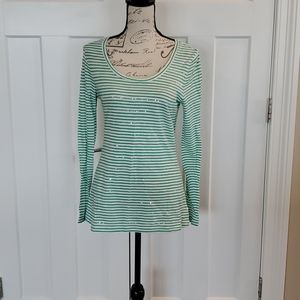 ♦️Old Navy green and white striped tee with sequins.♦️ 5 for $25